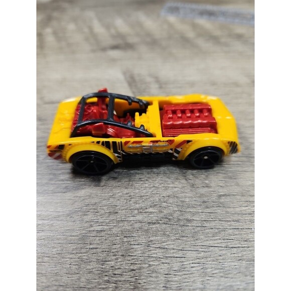 Hot Wheels Piledriver Diecast 1/64 Mattel Loose Toy Car - Picture 3 of 6